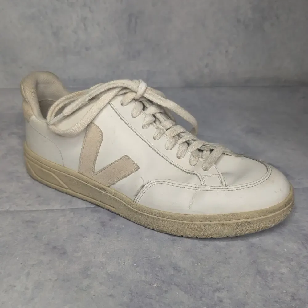 Veja V-12 Leather Low Top Lace Up Sneakers in White Sable, Size 9